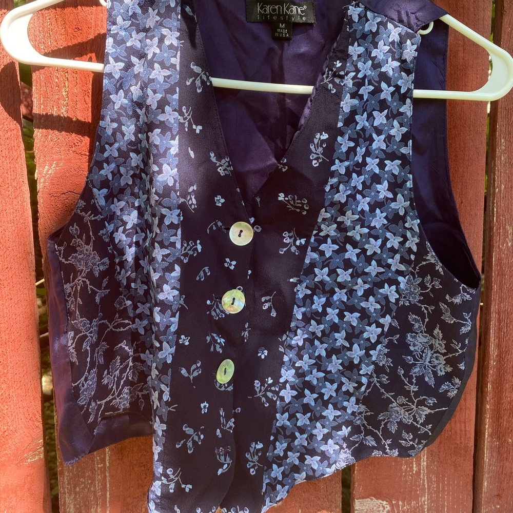 blue vest